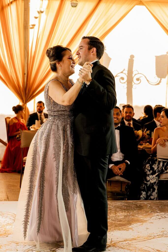 Foto de boda, fotógrafo en querétaro Mariano Ramírez, fotos de damas de honor. Fotografía de boda original, fotos preboda en San Miguel de Allende. Fotógrafo de bodas México.