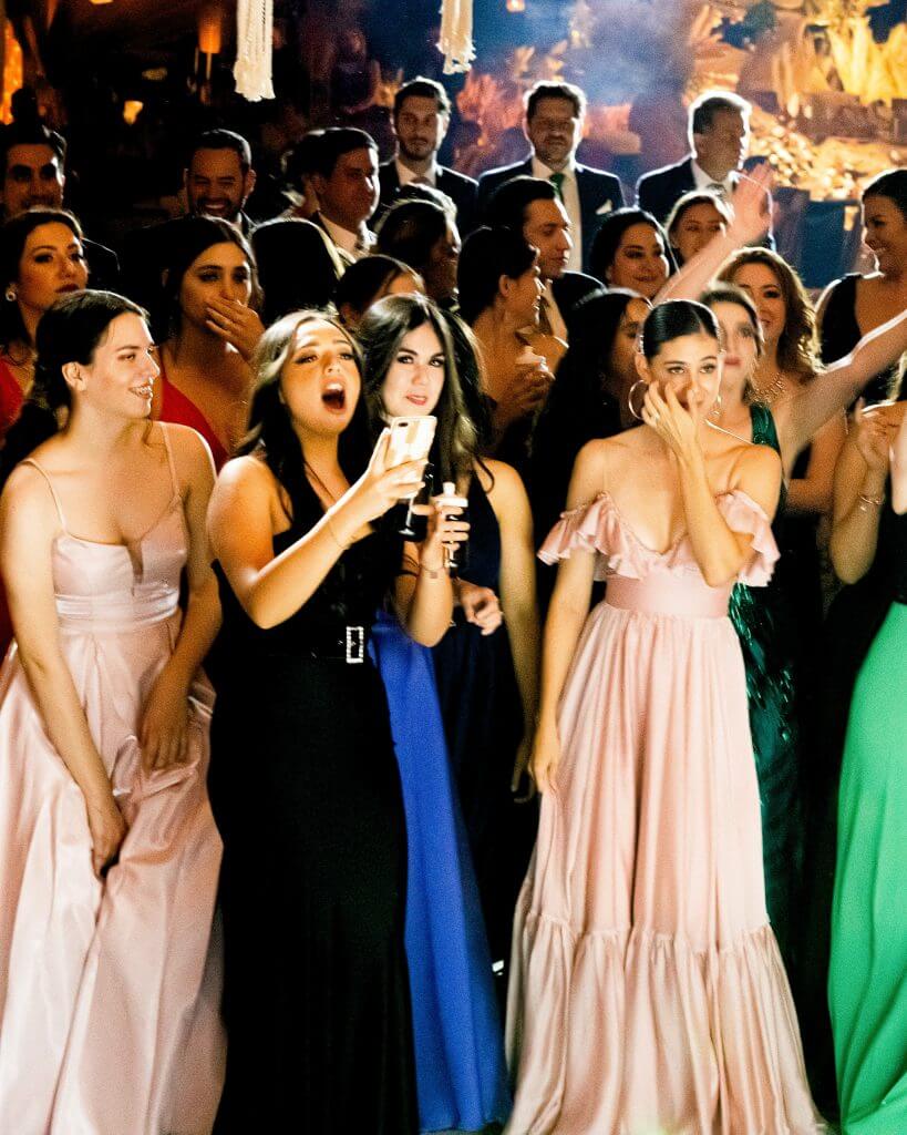 Foto de boda, fotógrafo en querétaro Mariano Ramírez, fotos de damas de honor. Fotografía de boda original, fotos preboda en San Miguel de Allende. Fotógrafo de bodas México.