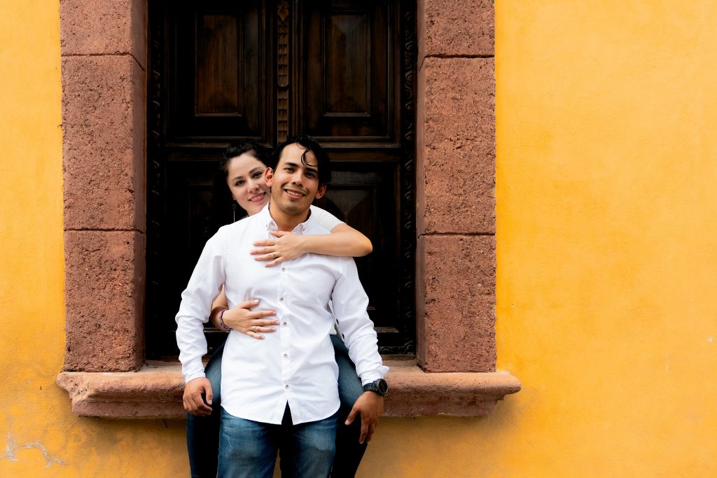 Foto de Boda en San Miguel de Allende y sus alrededores. Fotógrafo de boda Mariano Ramírez foto preboda, fotografía de pareja. Fotos originales de bodas.