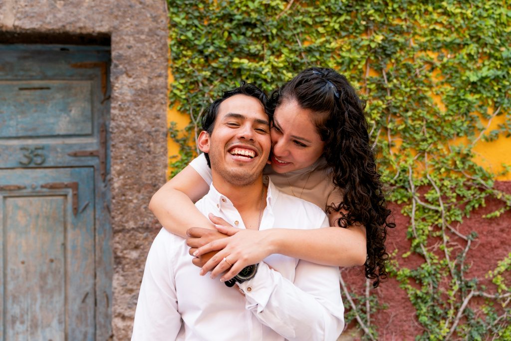 Foto de pareja, fotógrafo de bodas Mariano Ramírez, fotógrafos san miguel de allende, ideas para fotos de boda. Fotógrafo de bodas México.