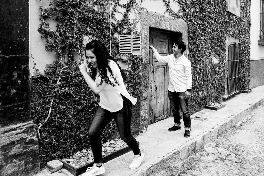 Foto de boda, fotógrafo en querétaro Mariano Ramírez, fotos de damas de honor. Fotografía de boda original, fotos preboda en San Miguel de Allende. Fotógrafo de bodas México.
