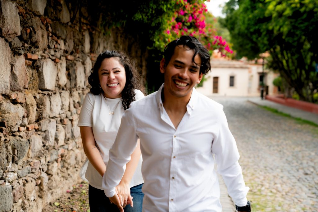 Foto de pareja, fotógrafo de bodas Mariano Ramírez, fotógrafos san miguel de allende, ideas para fotos de boda. Fotógrafo de bodas México.