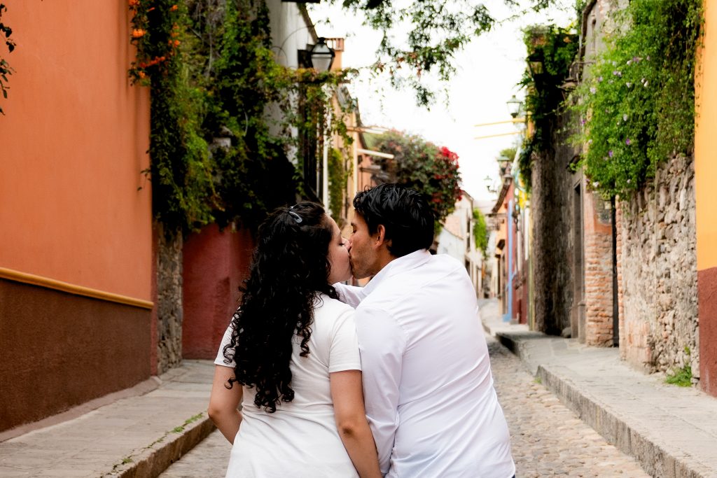 Foto de boda, fotógrafo en querétaro Mariano Ramírez, fotos de damas de honor. Fotografía de boda original, fotos preboda en San Miguel de Allende. Fotógrafo de bodas México.