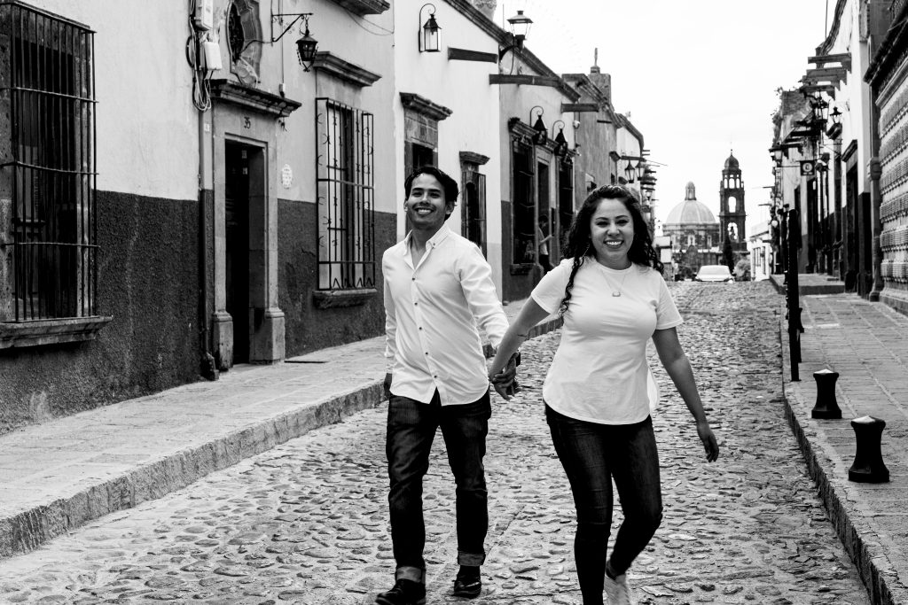 Foto de pareja, fotógrafo de bodas Mariano Ramírez, fotógrafos san miguel de allende, ideas para fotos de boda. Fotógrafo de bodas México.